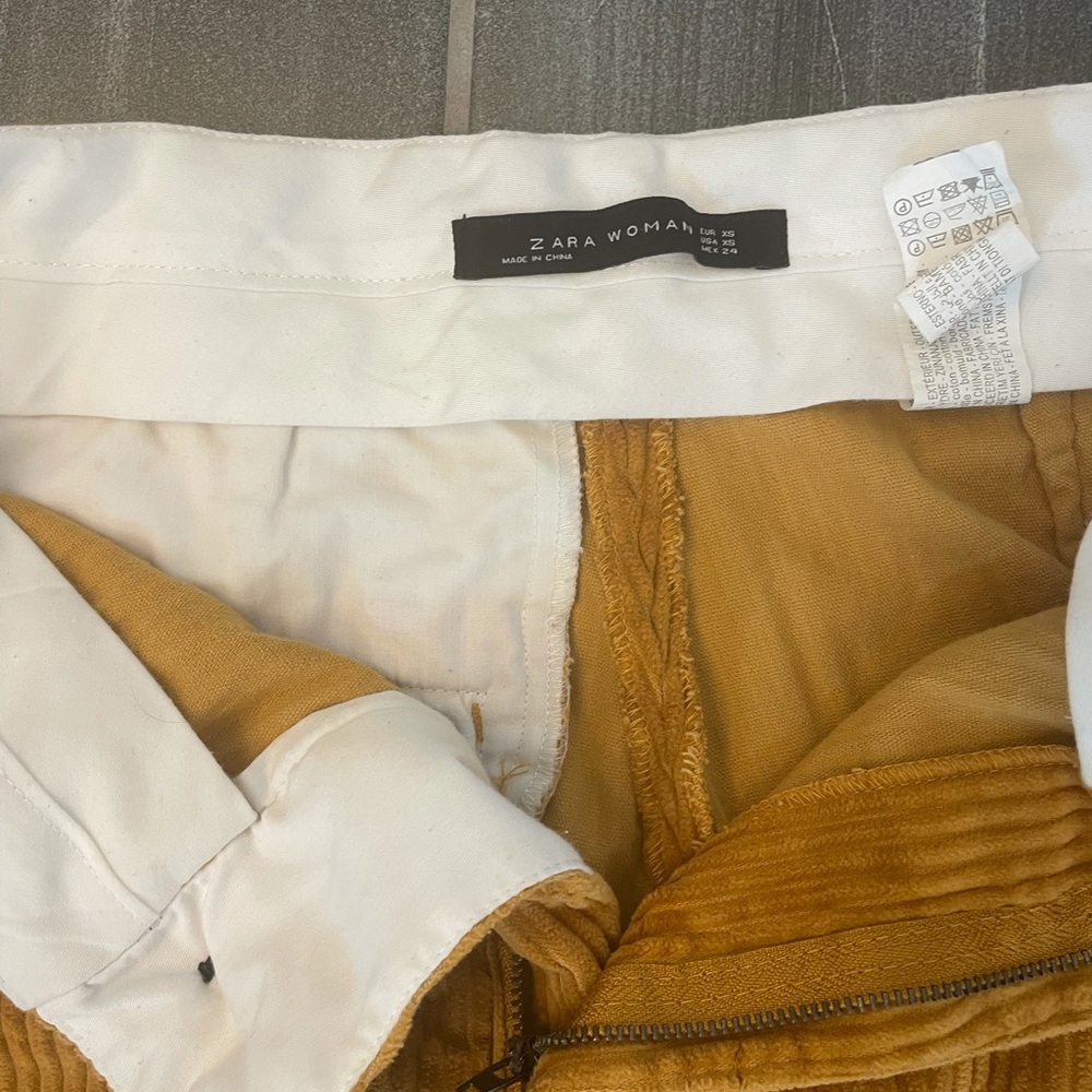 Women’s Zara wide leg cropped corduroy pant size XS